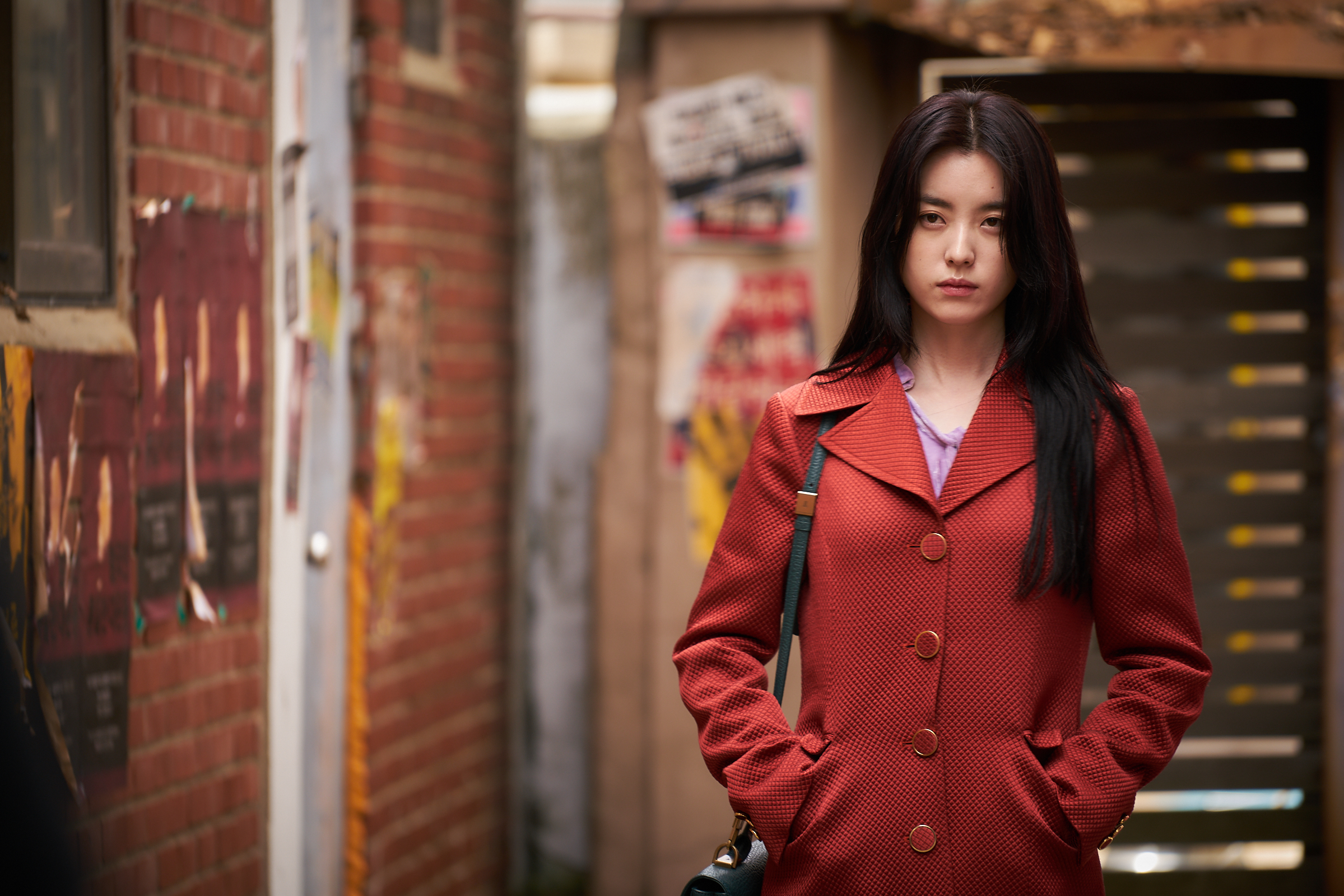 Hậu tin đồn hẹn hò Han Hyo Joo, Kang Dong Won hé lộ hình tượng chất lừ trong phim mới - Ảnh 4.